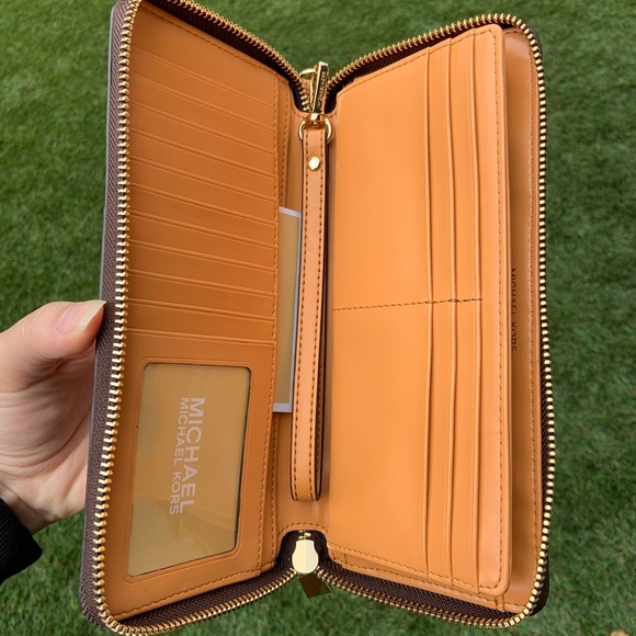 Michael Kors wallet - Picture 3 of 15